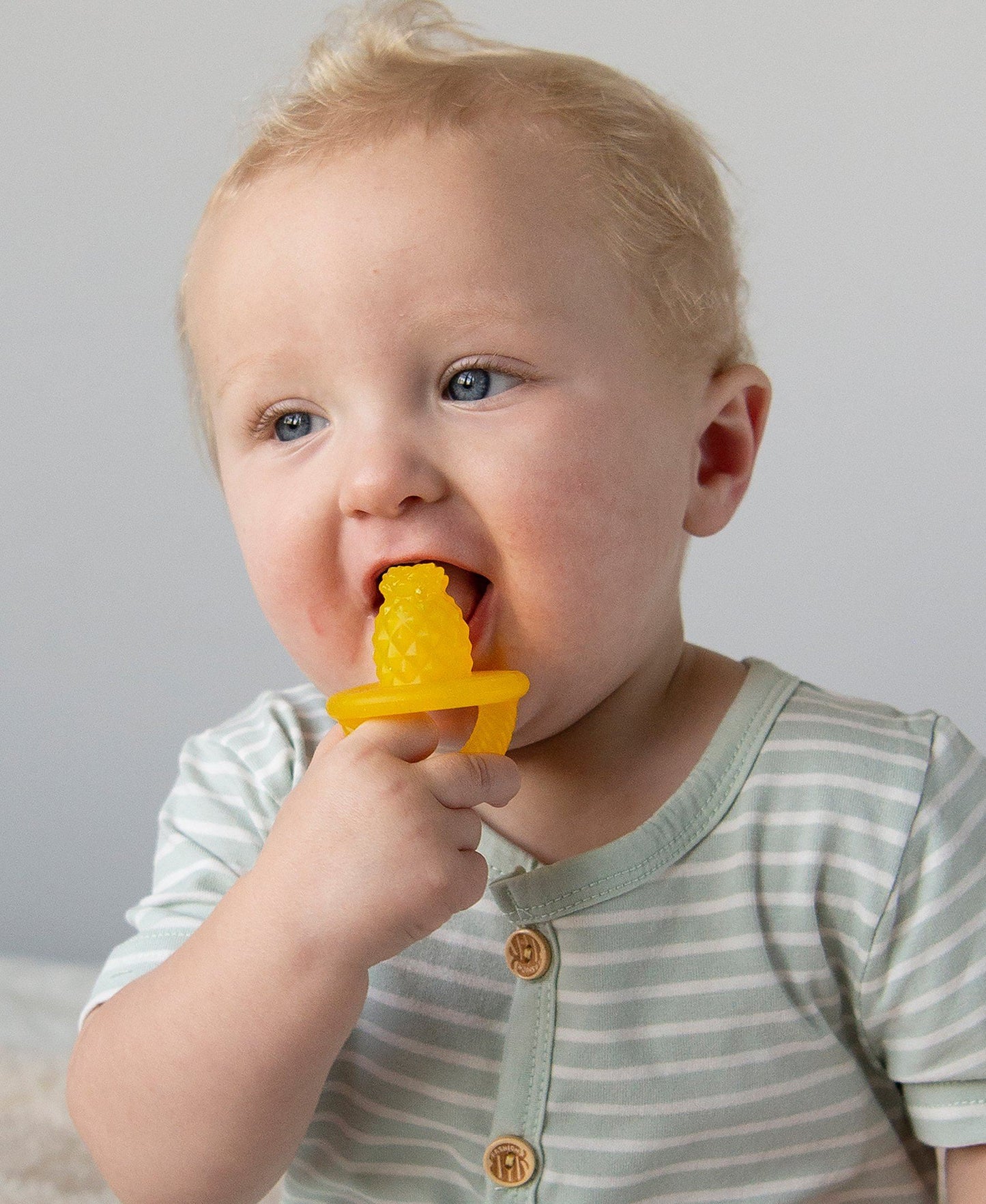 FINAL SALE: Teensy Teether™ - Soothing Silicone Teether Teethers Itzy Ritzy 